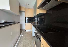 3 bedroom apartment in Rua de Monsanto for rent with terrace and balcony