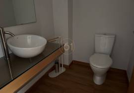 3 bedroom apartment in Rua de Monsanto for rent with terrace and balcony