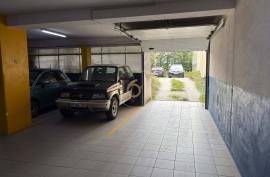 3 bedroom apartment in Rua de Monsanto for rent with terrace and balcony