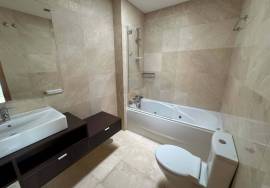 3 bedroom apartment in Rua de Monsanto for rent with terrace and balcony