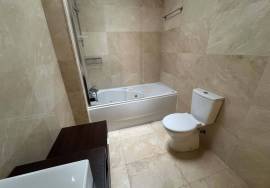 3 bedroom apartment in Rua de Monsanto for rent with terrace and balcony