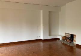 4 bedroom apartment for rent next to the Fluvial