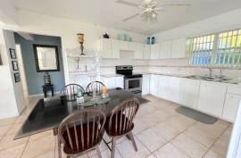 RH-322 Beautifully Maintained 2 bed 1 bath Apartment, Belle Vue