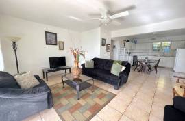 RH-322 Beautifully Maintained 2 bed 1 bath Apartment, Belle Vue