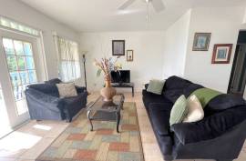 RH-322 Beautifully Maintained 2 bed 1 bath Apartment, Belle Vue