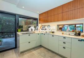 Renovated 4 bed Villa with Pool Just 20 Minutes from Vilamoura Marina