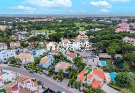 Renovated 4 bed Villa with Pool Just 20 Minutes from Vilamoura Marina