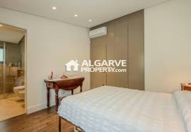 Renovated 4 bed Villa with Pool Just 20 Minutes from Vilamoura Marina