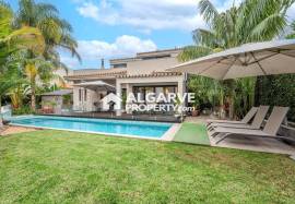 Renovated 4 bed Villa with Pool Just 20 Minutes from Vilamoura Marina