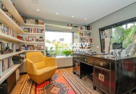 Renovated 4 bed Villa with Pool Just 20 Minutes from Vilamoura Marina