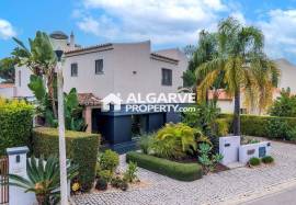 Renovated 4 bed Villa with Pool Just 20 Minutes from Vilamoura Marina