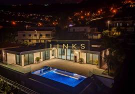Dream 3-Bedroom Villa in Arco da Calheta: A Luxury Oasis with Stunning Sea Views Dream 3-Bedroom Villa in Arco da Calheta: A Luxury Oasis with Stunning Sea Views