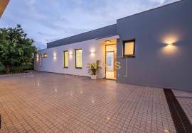 Dream 3-Bedroom Villa in Arco da Calheta: A Luxury Oasis with Stunning Sea Views Dream 3-Bedroom Villa in Arco da Calheta: A Luxury Oasis with Stunning Sea Views