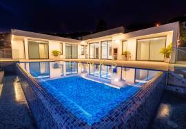 Dream 3-Bedroom Villa in Arco da Calheta: A Luxury Oasis with Stunning Sea Views