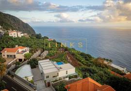 Dream 3-Bedroom Villa in Arco da Calheta: A Luxury Oasis with Stunning Sea Views Dream 3-Bedroom Villa in Arco da Calheta: A Luxury Oasis with Stunning Sea Views