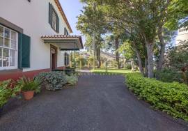 Historic 1893 Quinta with Expansive Gardens and Investment Potential – Funchal