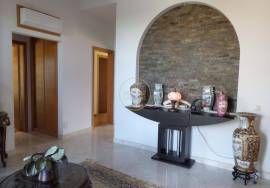 Spacious 4-bedroom villa with swimming pool and 7,500 m² plot located in Cerro de Alfeição, five minutes from Loulé.