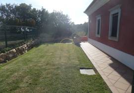 Spacious 4-bedroom villa with swimming pool and 7,500 m² plot located in Cerro de Alfeição, five minutes from Loulé.