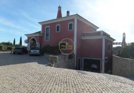 Spacious 4-bedroom villa with swimming pool and 7,500 m² plot located in Cerro de Alfeição, five minutes from Loulé.