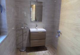 Spacious 4-bedroom villa with swimming pool and 7,500 m² plot located in Cerro de Alfeição, five minutes from Loulé.