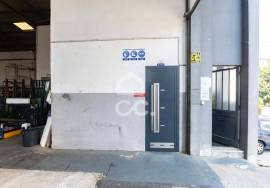 Warehouse for sale in the center of Nogueira da Maia Warehouse for sale in the center of Nogueira da Maia