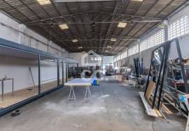 Warehouse for sale in the center of Nogueira da Maia Warehouse for sale in the center of Nogueira da Maia