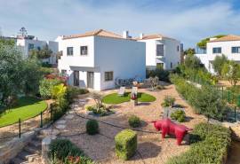 Carvoeiro - 3-Bedroom high-quality villa in a gated garden community