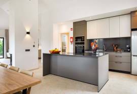 Carvoeiro - 5-Bedroom high-quality villa in a gated garden community