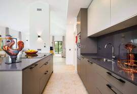 Carvoeiro - 5-Bedroom high-quality villa in a gated garden community