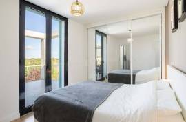 Tavira – 2-bedroom modern top-floor apartment with large terraces, pool and garage