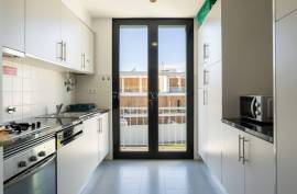 Tavira – 2-bedroom modern top-floor apartment with large terraces, pool and garage