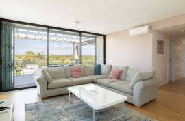 Tavira – 2-bedroom modern top-floor apartment with large terraces, pool and garage