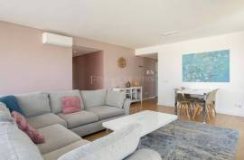 Tavira – 2-bedroom modern top-floor apartment with large terraces, pool and garage