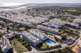 Tavira – 2-bedroom modern top-floor apartment with large terraces, pool and garage