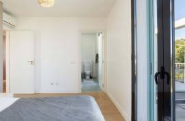 Tavira – 2-bedroom modern top-floor apartment with large terraces, pool and garage