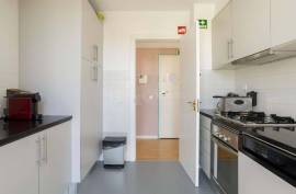 Tavira – 2-bedroom modern top-floor apartment with large terraces, pool and garage