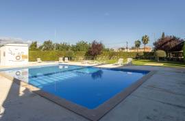 Tavira – 2-bedroom modern top-floor apartment with large terraces, pool and garage