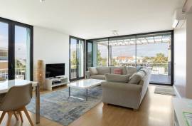 Tavira – 2-bedroom modern top-floor apartment with large terraces, pool and garage