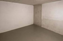 Gated garage plot with mezzanine and washbasin – 38 m² + additional 16 m²