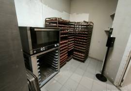 Nice crazy prepared for bakery for rent