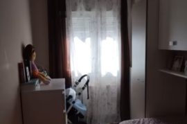 Charming renovated apartment with pool and garage 10 minutes from Laredo beach