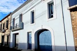 Charming Winegrowers House With 4 Bedrooms Plus Studio, Large Garage And Spacious Terrace With Views