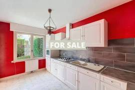 Town House with Neat Garden