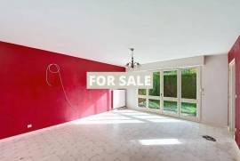 Town House with Neat Garden