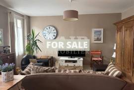 Town House with Courtyard Garden and Garage