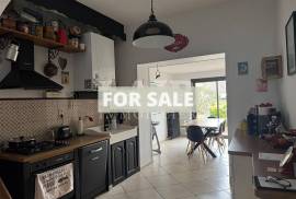Town House with Courtyard Garden and Garage