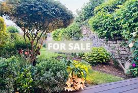 Town House with Courtyard Garden and Garage
