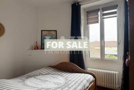 Town House with Courtyard Garden and Garage