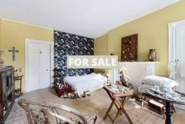 Fully Renovated Town House in Coastal Resort