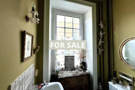 Fully Renovated Town House in Coastal Resort